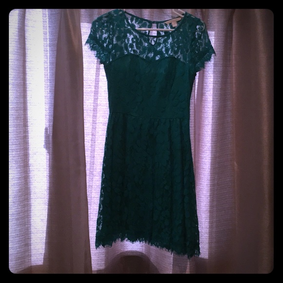 Beautiful dress - Lauren Conrad size 2 - Picture 3 of 4